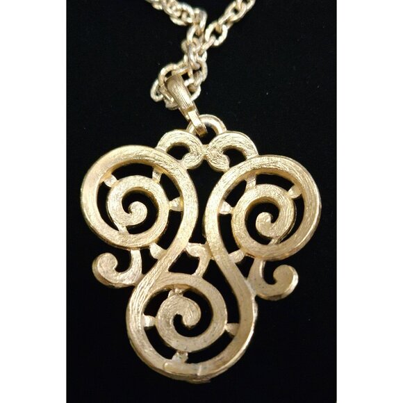 Vintage Crown Trifari Brushed Goldtone Double-Strand Necklace with Large Scroll- - Picture 4 of 6